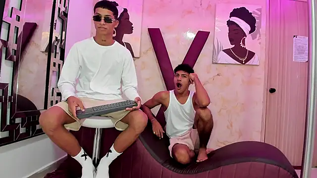 Snapshot of DIAMOND_BLACKS chatting on December 18, 2025, 7:36 am DIAMOND BLACKS online show from December 18, 2025, 7:36 am