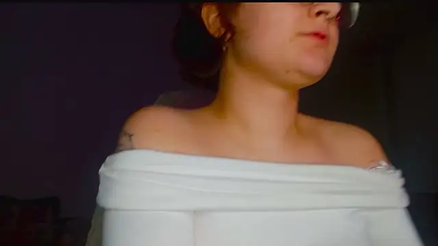 SonyaDew online show from December 19, 2025, 1:01 am