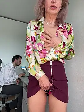 Lovebackground online show from May 12, 2026, 8:44 am