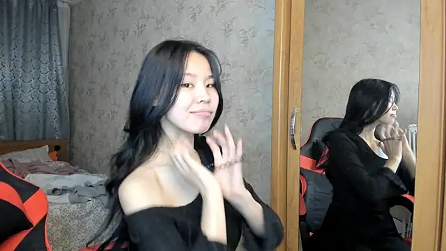 amiya cute online show from April 13, 2026, 3:50 pm