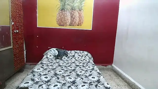 Lovelycouple25 online show from April 13, 2026, 8:31 am