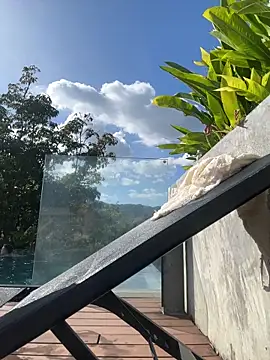 SunnyShiney online show from February 12, 2026, 9:04 am