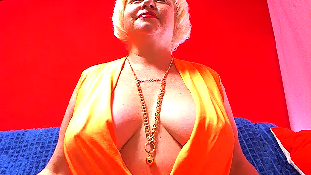 Snapshot of NaughtyMILF4UX chatting on May 1, 2026, 3:33 am NaughtyMILF4UX online show from May 1, 2026, 3:33 am
