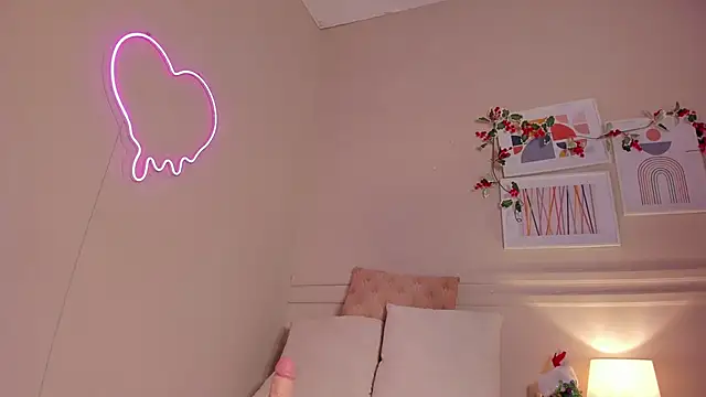  emily  st online show from December 16, 2025, 1:16 pm