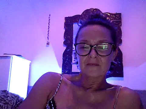 Snapshot of TwiccaZurc chatting on March 30, 2026, 6:14 am TwiccaZurc online show from March 30, 2026, 6:14 am