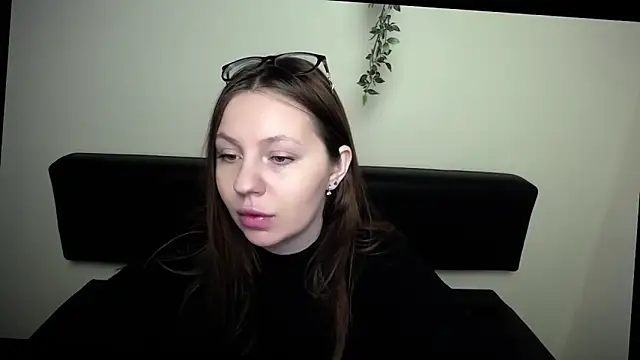 LiliaErmi online show from April 7, 2026, 6:03 am