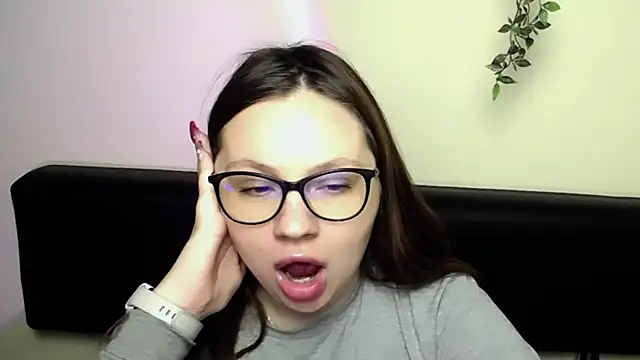 Snapshot of LiliaErmi chatting on April 25, 2026, 5:54 am LiliaErmi online show from April 25, 2026, 5:54 am