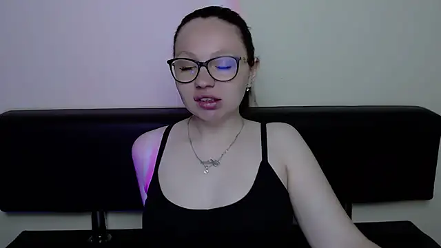 Snapshot of LiliaErmi chatting on May 17, 2026, 10:11 am LiliaErmi online show from May 17, 2026, 10:11 am