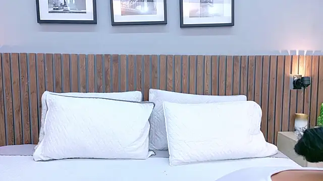 Mia Bellefort online show from April 9, 2026, 8:03 pm