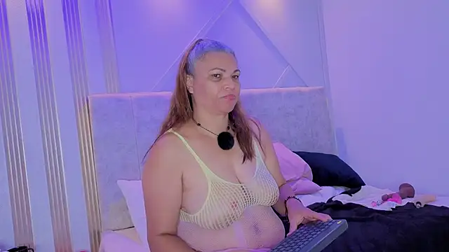 Snapshot of persefone_sky chatting on February 15, 2026, 9:19 am persefone sky online show from February 15, 2026, 9:19 am