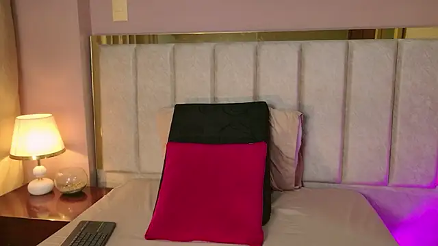 PaulinaSaint online show from February 13, 2026, 1:23 am