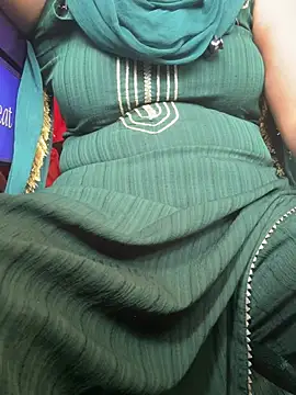 Snapshot of cute_mahi001 chatting on July 16, 2026, 5:35 am cute mahi001 online show from July 16, 2026, 5:35 am