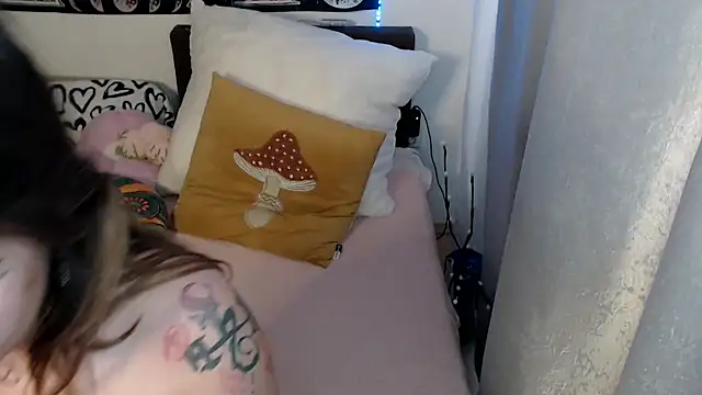 AlienforTwenty online show from April 16, 2026, 8:15 am