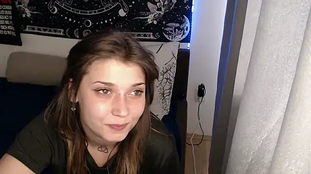 AlienforTwenty online show from June 3, 2026, 2:33 pm