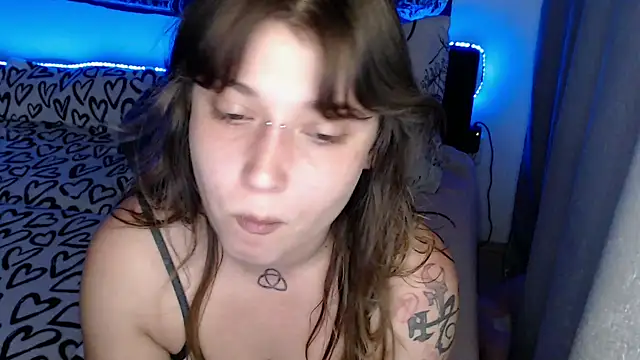 Snapshot of AlienforTwenty chatting on June 14, 2026, 5:15 pm AlienforTwenty online show from June 14, 2026, 5:15 pm