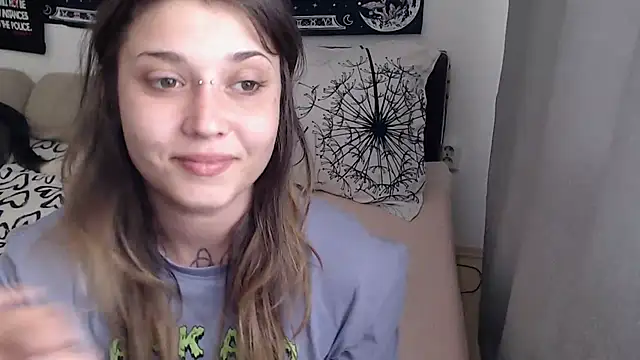 Snapshot of AlienforTwenty chatting on July 9, 2026, 1:15 pm AlienforTwenty online show from July 9, 2026, 1:15 pm
