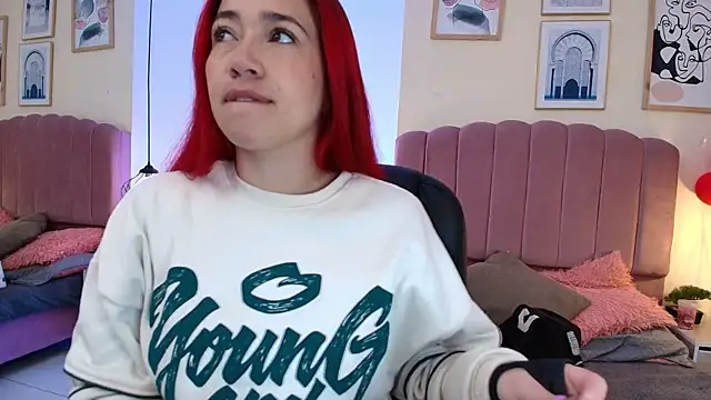 Snapshot of Celestee15_ chatting on April 7, 2026, 11:10 am Celestee15 online show from April 7, 2026, 11:10 am