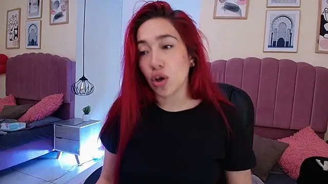 Snapshot of Celestee15_ chatting on April 8, 2026, 11:21 am Celestee15 online show from April 8, 2026, 11:21 am