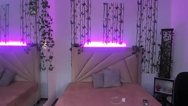 valeria dark  online show from February 9, 2026, 7:40 pm