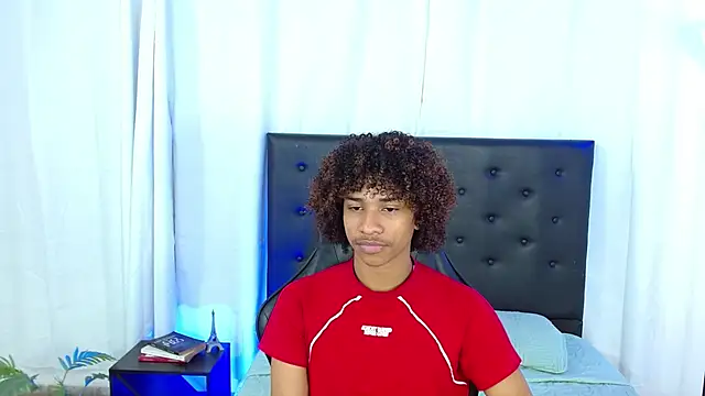 angelll18  online show from February 25, 2026, 8:18 pm