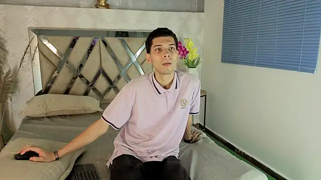 Snapshot of prettyboyy_13 chatting on December 20, 2025, 3:24 am prettyboyy 13 online show from December 20, 2025, 3:24 am