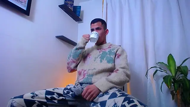 TOMBOYSEXX online show from March 4, 2026, 9:59 am