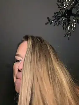 vinique99 online show from February 4, 2026, 3:23 am