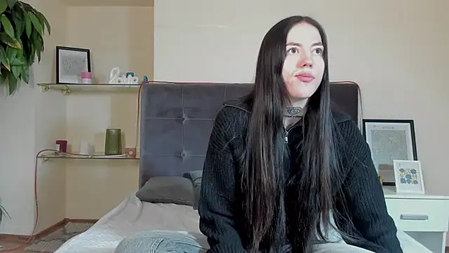 AdrianaCult online show from February 17, 2026, 6:10 am