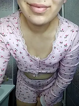 Emilyhomegirl1 online show from February 13, 2026, 9:38 am