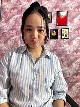 Snapshot of Sisilaydy_01 chatting on December 16, 2025, 12:32 pm Sisilaydy 01 online show from December 16, 2025, 12:32 pm