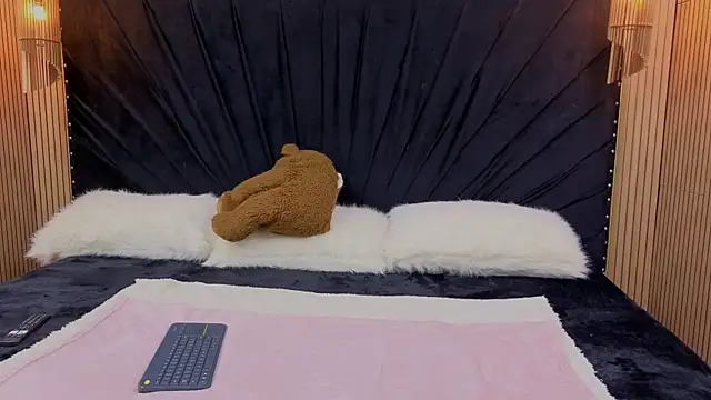 Snapshot of Megan-Horney- chatting on April 10, 2026, 1:49 pm Megan-Horney- online show from April 10, 2026, 1:49 pm