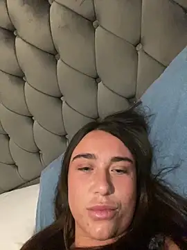 Snapshot of MillieB chatting on February 1, 2026, 8:13 am MillieB online show from February 1, 2026, 8:13 am