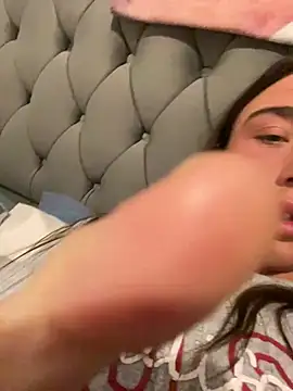 Snapshot of MillieB chatting on February 7, 2026, 3:32 am MillieB online show from February 7, 2026, 3:32 am