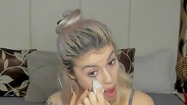 Snapshot of RaisaHot chatting on March 27, 2026, 12:05 pm RaisaHot online show from March 27, 2026, 12:05 pm