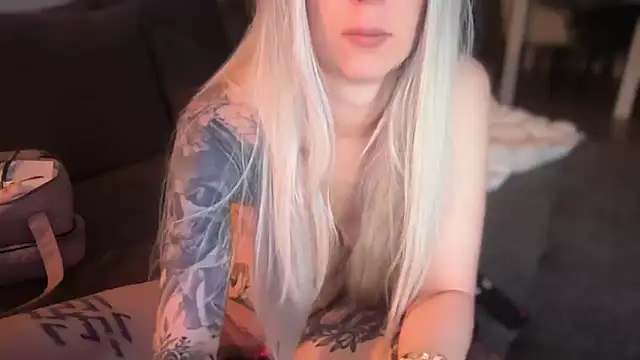 Snapshot of Melina_Diamond chatting on February 1, 2026, 7:56 pm Melina Diamond online show from February 1, 2026, 7:56 pm