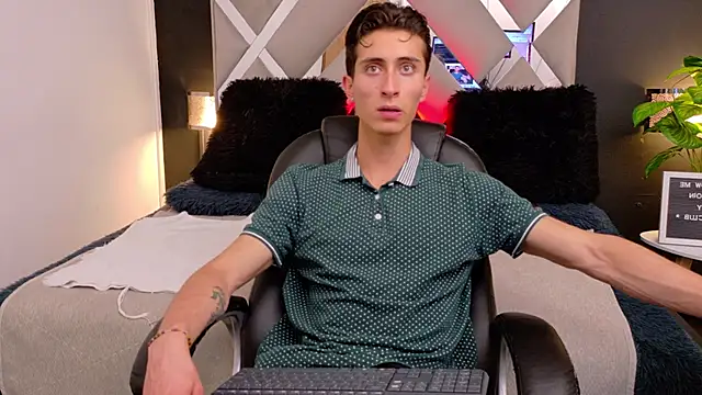 Snapshot of Ithan_Skin chatting on January 10, 2026, 11:34 am Ithan Skin online show from January 10, 2026, 11:34 am