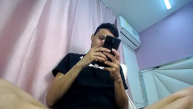 Snapshot of Ares_funn chatting on January 7, 2026, 1:46 pm Ares funn online show from January 7, 2026, 1:46 pm