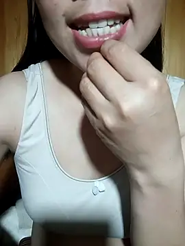 Chloe-ee online show from February 5, 2026, 7:29 pm