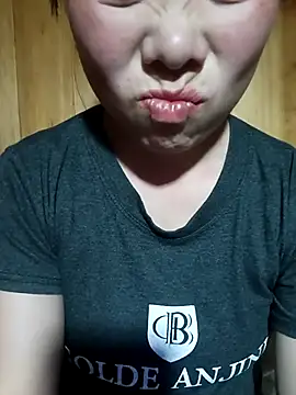 Chloe-ee online show from February 6, 2026, 7:34 am