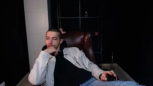 KaydenDrew online show from February 4, 2026, 5:13 am