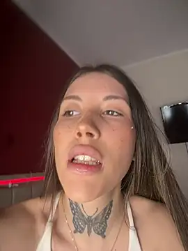 saphirafox online show from March 11, 2026, 1:39 pm