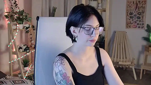 Snapshot of ElenaSomerhalder chatting on January 11, 2026, 9:36 am ElenaSomerhalder online show from January 11, 2026, 9:36 am