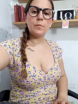 Snapshot of SofiEsteves chatting on April 18, 2026, 2:32 pm SofiEsteves online show from April 18, 2026, 2:32 pm