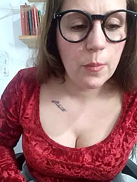 Snapshot of SofiEsteves chatting on April 28, 2026, 1:05 pm SofiEsteves online show from April 28, 2026, 1:05 pm