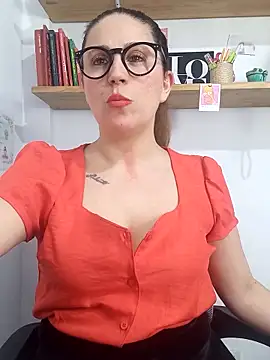 Snapshot of SofiEsteves chatting on May 2, 2026, 3:50 pm SofiEsteves online show from May 2, 2026, 3:50 pm