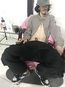 Snapshot of sk8-boy chatting on April 18, 2026, 2:43 pm sk8-boy online show from April 18, 2026, 2:43 pm