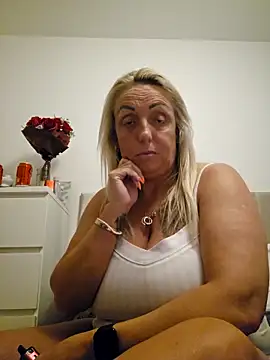 Snapshot of theblondecocklover chatting on March 25, 2026, 6:52 am theblondecocklover online show from March 25, 2026, 6:52 am