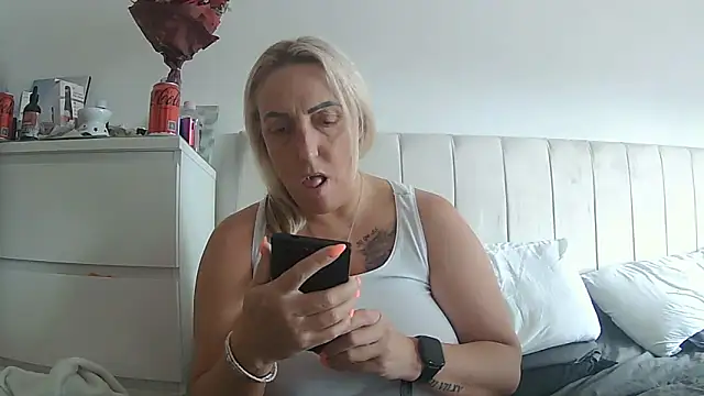 Snapshot of theblondecocklover chatting on March 27, 2026, 2:17 pm theblondecocklover online show from March 27, 2026, 2:17 pm