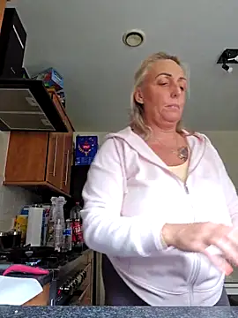 Snapshot of theblondecocklover chatting on March 31, 2026, 9:32 am theblondecocklover online show from March 31, 2026, 9:32 am