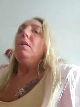 Snapshot of theblondecocklover chatting on April 1, 2026, 10:49 am theblondecocklover online show from April 1, 2026, 10:49 am